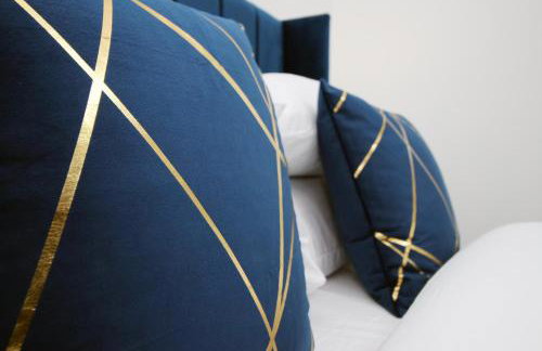 New Cardiff Bloc Exclusive Apartments By Prime Stays - Shops and Parking - Great for Groups and Families - Foto 39