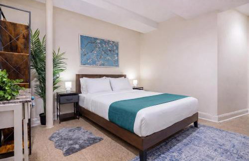 3 Bedroom Cozy Home in Manhattan Valley - Photo 3