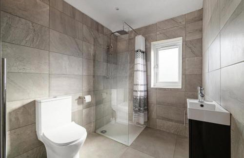 Luxurious Relaxing 6 Bed House for great comfort - Photo 2