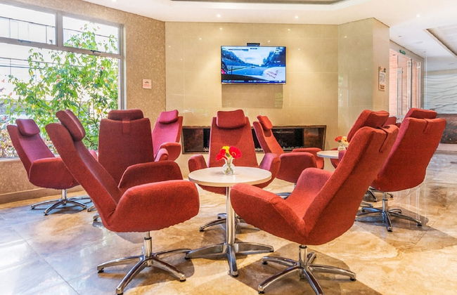 Hotel Plaza Suites - Photo 41