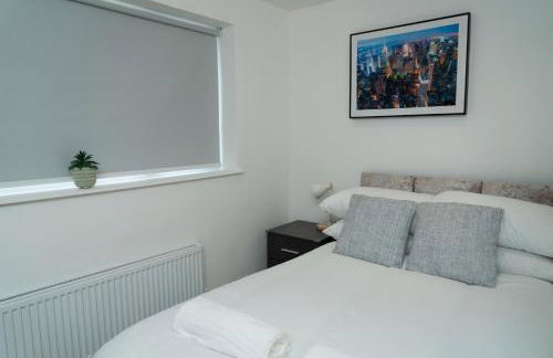 4 Bed Failsworth Home - 3 Bathrooms - Free Parking - Ideal For Contractors & Families - FREE 1 HR EARLY CHECK-IN OR 1 HR LATE CHECK-OUT FOR 2 NIGHT STAY BOOKINGS UNTIL THE END OF MAY - Foto 16