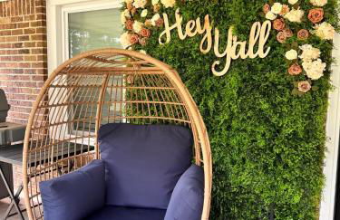 Rose Porch, Historic home on acre lot 25 min from Nashville - Photo 2