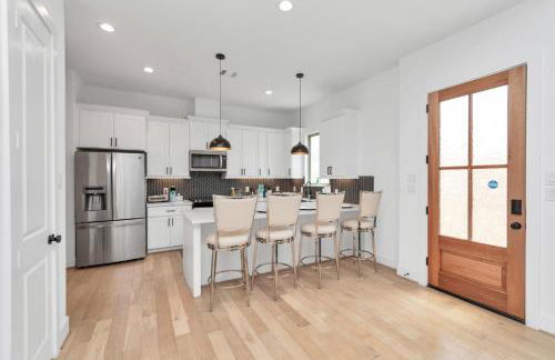 Tranquil Downtown Escape with Backyard - Photo 8