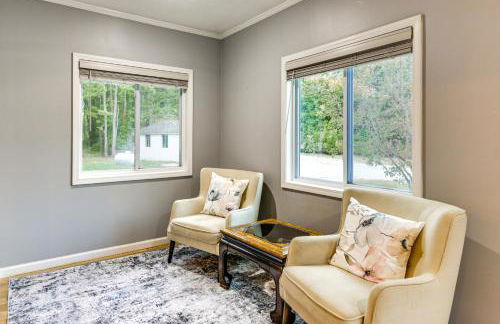 Large Yard with Pond Family Retreat in New Albany! - Foto 14