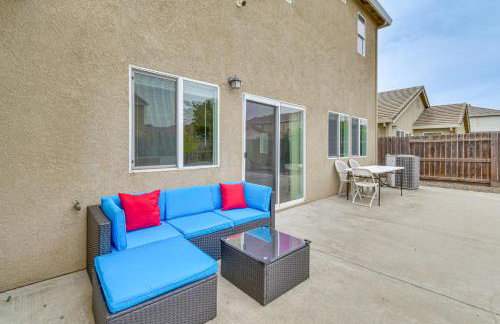 7 Mi to Lake Yosemite Family Home with Fenced Yard - Foto 28