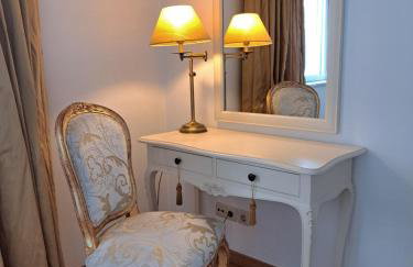 Haven in Lisbon - Exquisite 15th and Top Floor with Elevators, Parking and an incredible View from the 7 meters Balcony to the Longest Waterfront in Lisbon - Photo 37