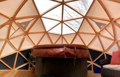 Romantic Treehouse with Hot Tub & BBQ Lodge - Foto 10