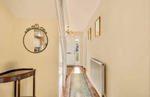 Spacious 4 Bedroom Warrington House with Free Parking Perfect for Contractors, Families and Business Guests - Foto 19