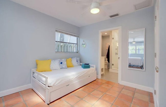 Steps to Beach Heated Pool - Foto 15