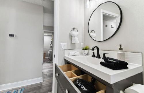 Heart of S Tampa- Hot Tub, Private Backyard, Fire Pit, Grill, 5 min to Beach - Foto 18