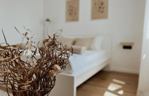 Dawn & Dusk - Modern Two Bedroom Apartment with Mountain Views - Photo 6