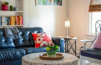 Quaint Cottage in heart of LYH - POOL with HOT TUB! - Foto 13