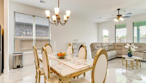 Patio and Pool Access Family Home in Tomball - Foto 5