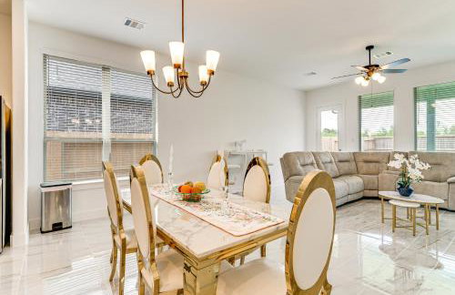 Patio and Pool Access Family Home in Tomball - Foto 5