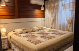 Casa com Piscina e Jardim, Próxima da Praia Brava - Foto 13