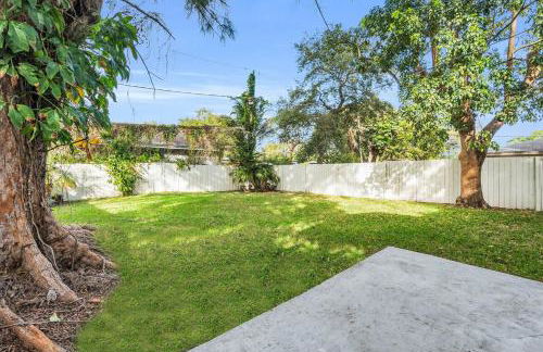 Modern Home with large private yard - Next to downtown & beach & airport - Pet friendly - Foto 28