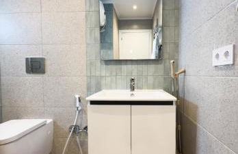 111 - Beachside Renovated 1BR apt 5 min from Beach - Photo 12