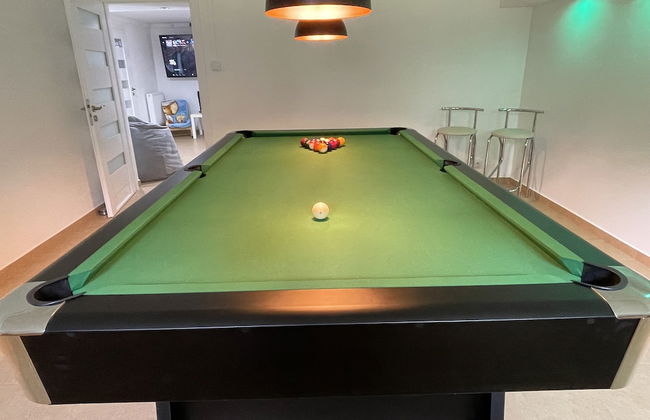 Modern House with Garden - Photo 22