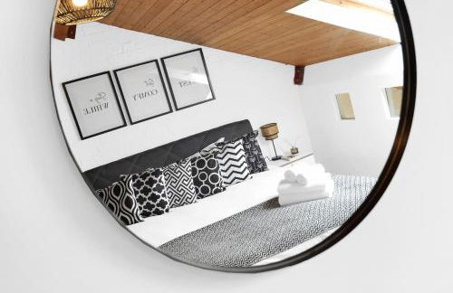 Large Industrial Style 2 Bedroom Apartment Short Term Rental & Flexible Renting Canary Wharf With Free WiFi - Photo 11