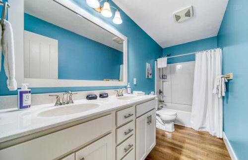 Spacious Dog-Friendly Getaway with Year-Round Pool & Hot Tub - Foto 31