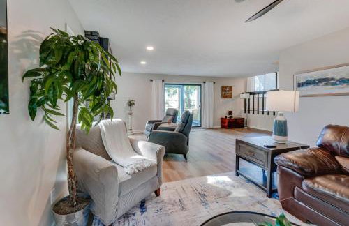 Lakefront Retreat with Views and Decks and Fire Pit - Foto 10