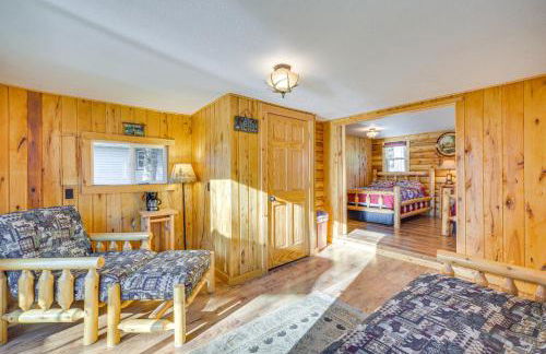 Lakefront Cabin with Dock, Fire Pits in Danbury! - Foto 27