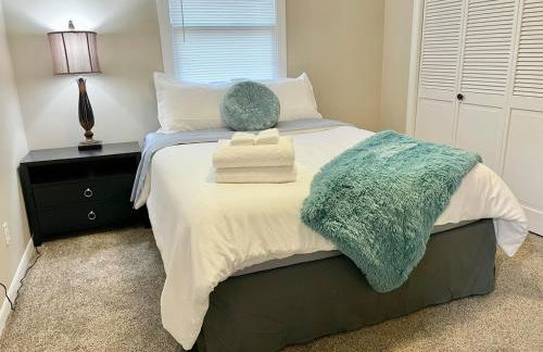 Rustic Chic in Charming Center Grove w Fenced Yard - Foto 21