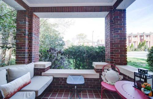 Retro 1BR in Elizabeth with Porch & Eclectic Design - Foto 39