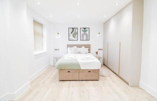 The Abbey Apartment - 1BR Apt with Dedicated Workspace, Fast Wifi & Stylish Kitchen Island & Free Secure Underground Parking - Foto 25