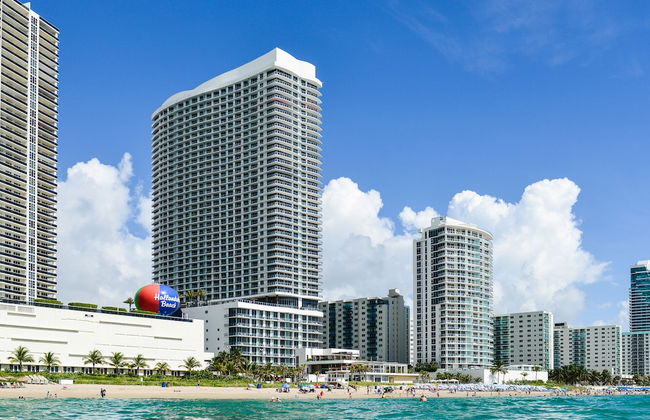 Fantastic 2BR Condo at Hollywood - Photo 50