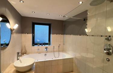 Stay Nice Thermen-Glück 3BR 100qm Whirlpool-Badewanne - Foto 6