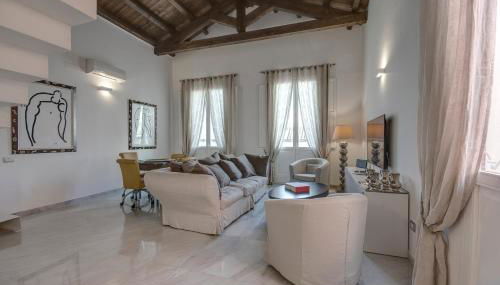 Right House - Characteristic Marina District - Photo 5