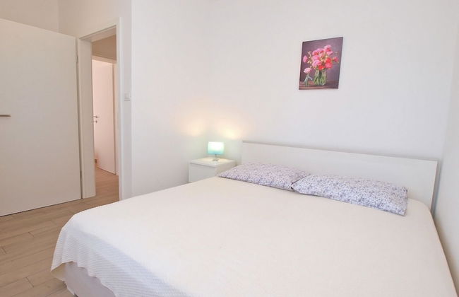 Apartment 1366 - Photo 6