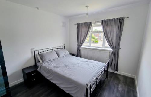 Park Road Retreat - Large 4 Bed Home with Ample Parking! - Foto 3