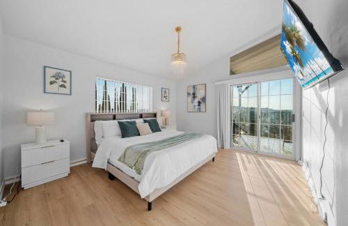 Entire Private Home with 4 Bedrooms 2 Bathrooms, Pool, View, 4 Parking, King Bed, Big Yard, Available Now - Foto 12