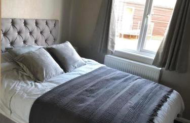 Spacious Lodge With Hot Tub - Foto 21