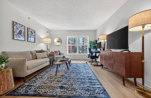 Newport 1 BR w Work Setup by Anyplace - 11747 - Foto 1