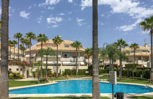 STYLISH TOWNHOUSE IN BEACHFRONT COMPLEX - Photo 12