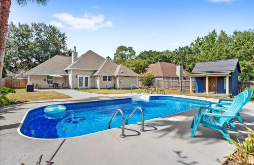 Endless Summer Retreat with Private Pool near Beach - Foto 10