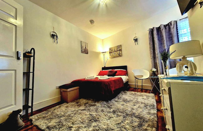 Seaside Bliss Apartment for Style and Comfort - Photo 5