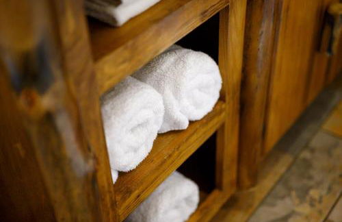 Rustic Family Getaway - Pool Table, Hot Tub, Pets, Great Location - Photo 37