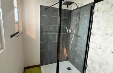 Maison rénovée haut de gamme de centre-ville - Photo 14