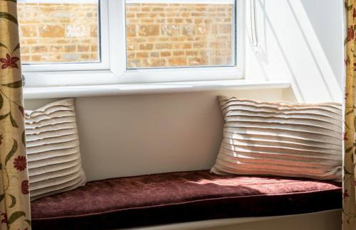 Charming 2 Bed Cottage in the Heart of Adderbury Pass the Keys - Foto 9