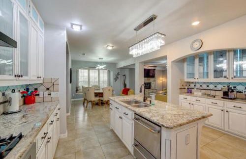 Great for Gatherings! Stylish Allen Home with Patio - Foto 13