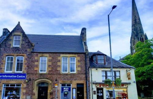 Stunning Village Centre Holiday Home - Photo 2