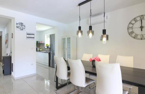 Wonderful villa wit pool surrounded by nature, high level of privacy a few minutes to the beach and town center by car by WiiBuk - Foto 46