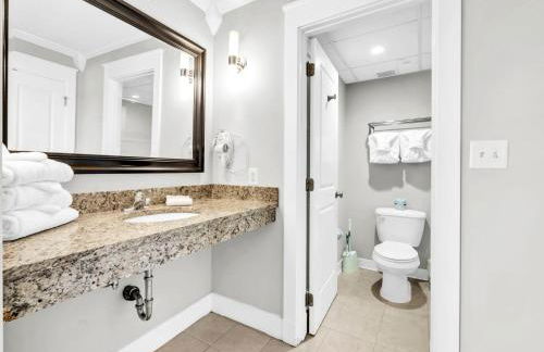 Edgewater Tower 1-305 - Foto 50