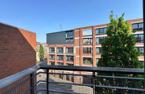 Balcony Free Parking Huge TV City Centre Apt - Foto 3