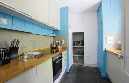 Coastguard Cottage - set in an elevated position with fabulous views overlooking Portloe - Photo 12