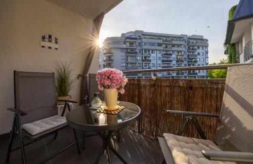 Family Apartment with Parking in Pruszków by Noclegi Renters - Foto 22